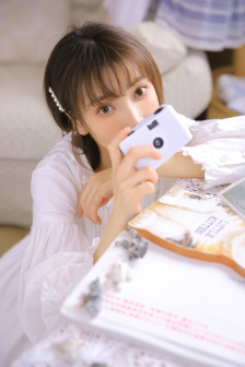 厨房撒下女儿裙子